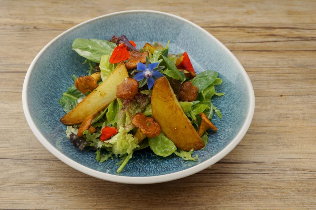 Salat mit Eierschwammerl