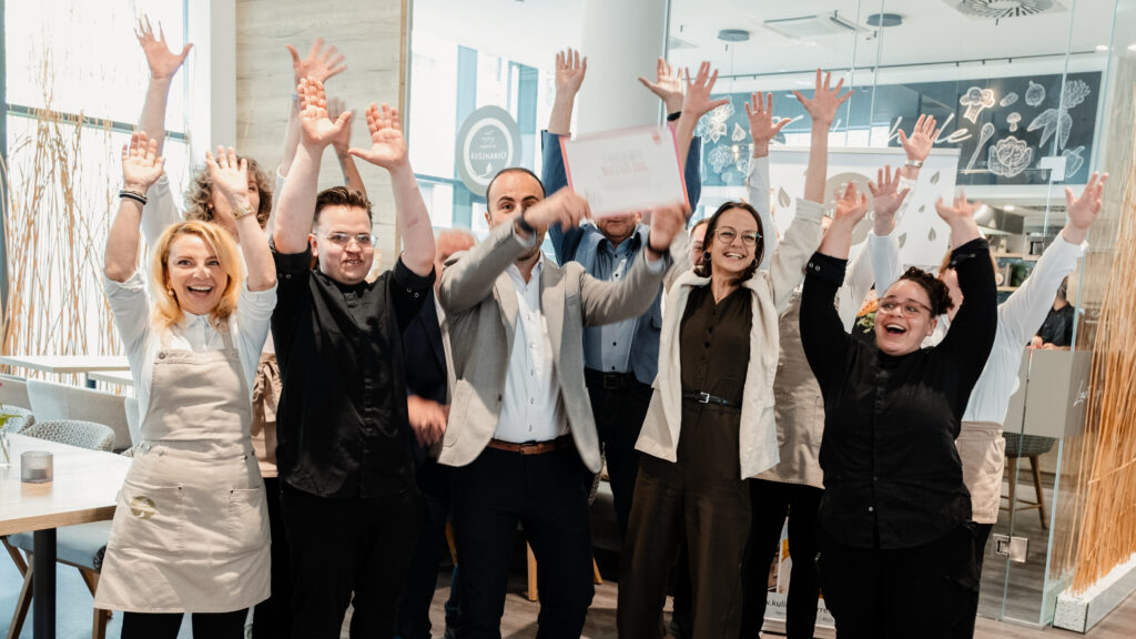 Das Bild zeigt das kulinario-Team, das sich über den 2. Platz beim edenred-Voting zum Best Lunch Restaurant freut.